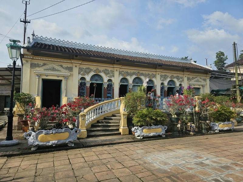 mẫu nhà thờ họ đẹp nhất kiến trúc tinh tế truyền thống