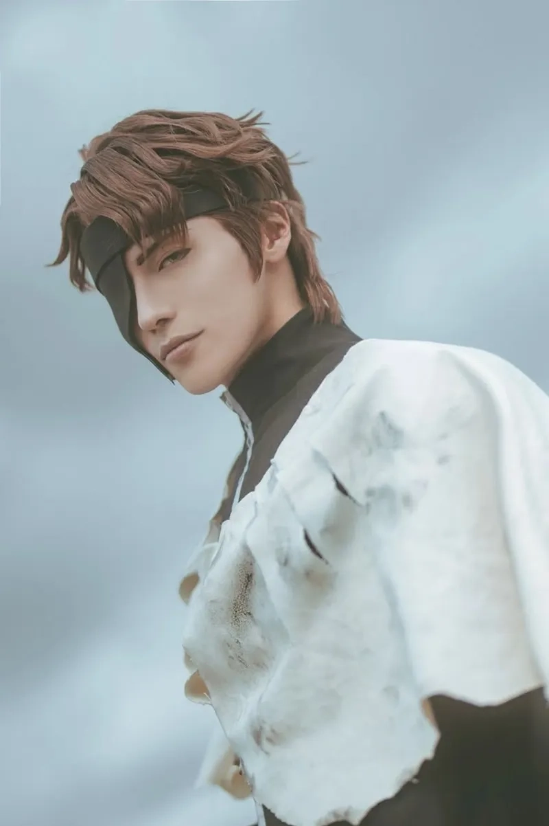 Aizen Sosuke hairstyle biến đổi khi hắn lộ rõ bản chất phản diện