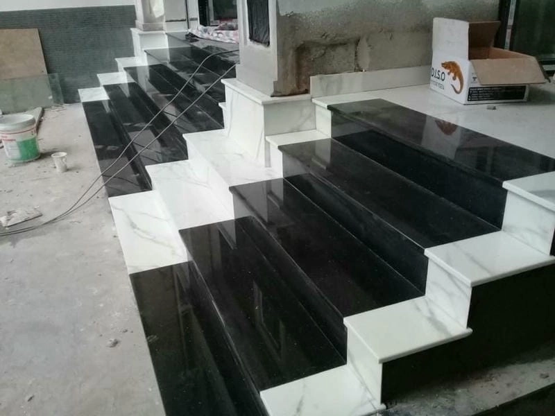 Ấn tượng đầu tiên đến từ tam cấp nhà đẹp