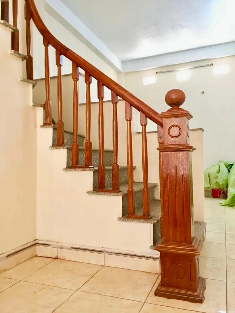 lan can cau thang gỗ sự lựa chọn truyền thống nhưng đầy sức hút