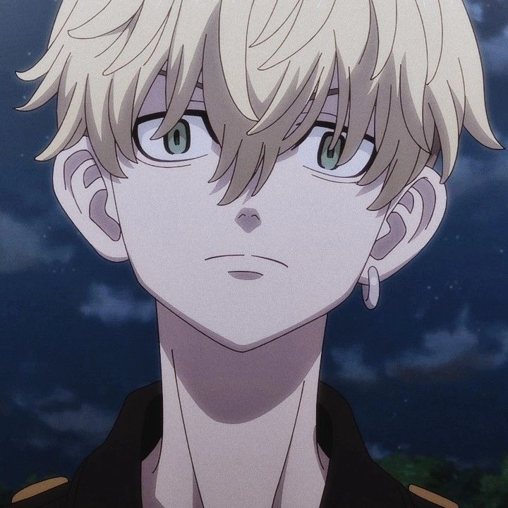 Chifuyu Tokyo Revengers có mái tóc vàng cá tính và tinh thần thép