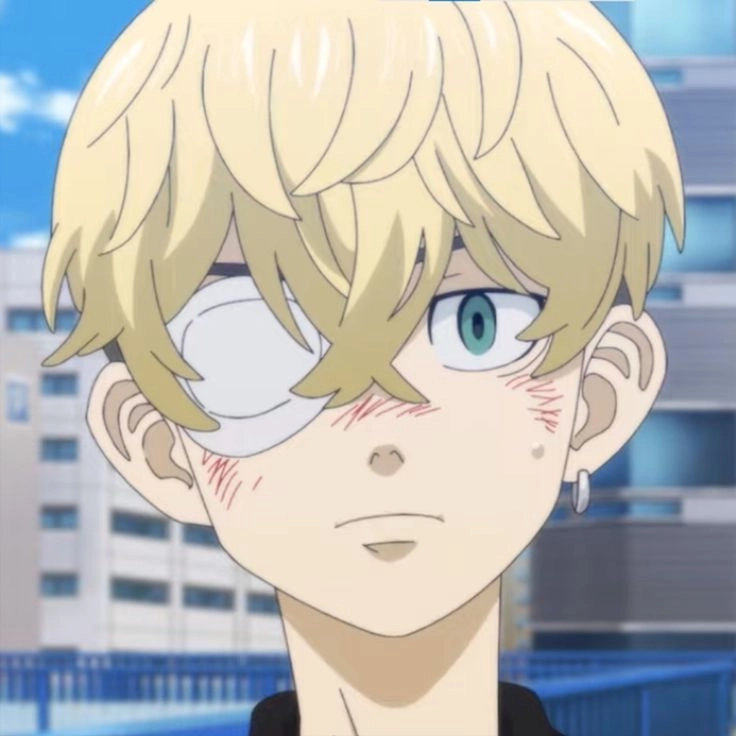 Chifuyu cute khiến fan yêu mến bởi nét lạnh lùng pha chút dễ thương