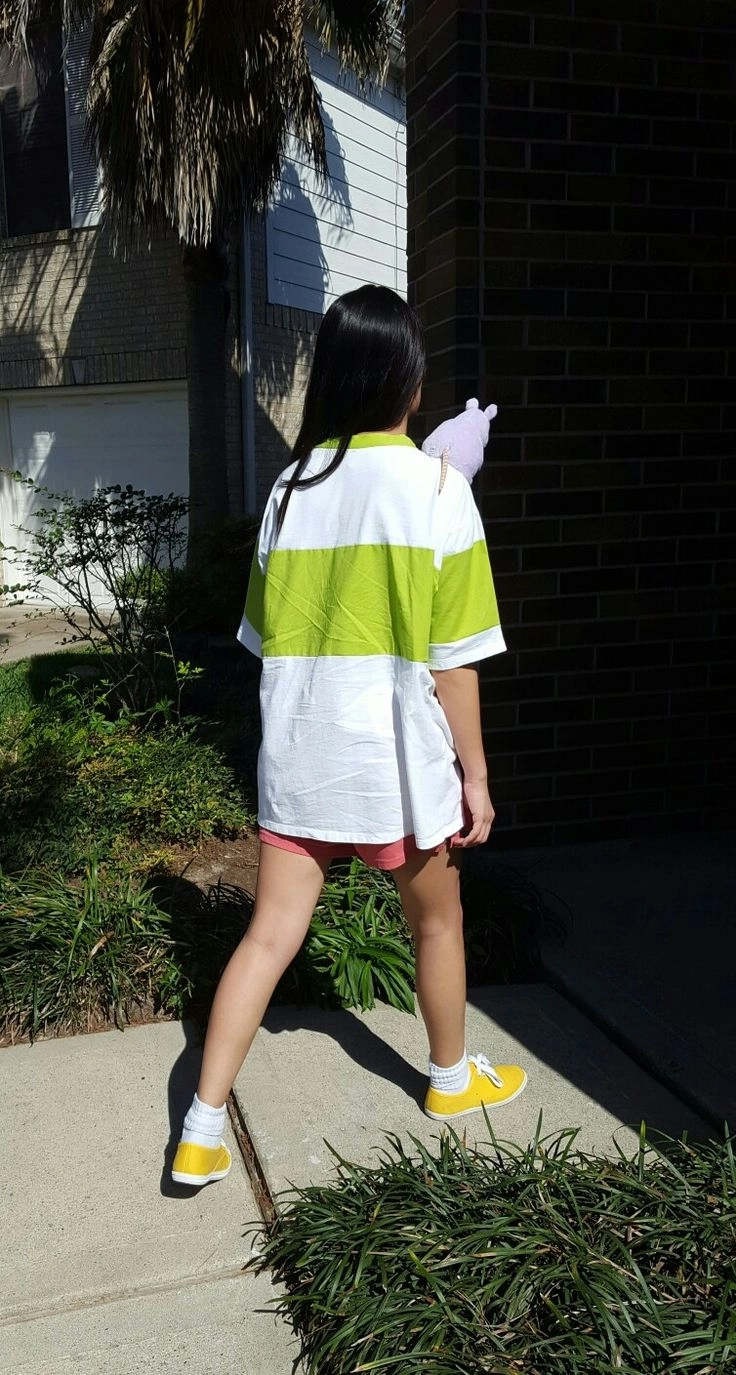 Chihiro cosplay Spirited Away thu hút với thiết kế gần gũi