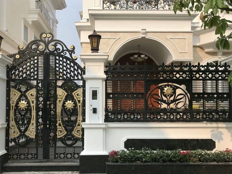 Gợi ý các mẫu cổng nhà vườn đẹp sang trọng hài hòa