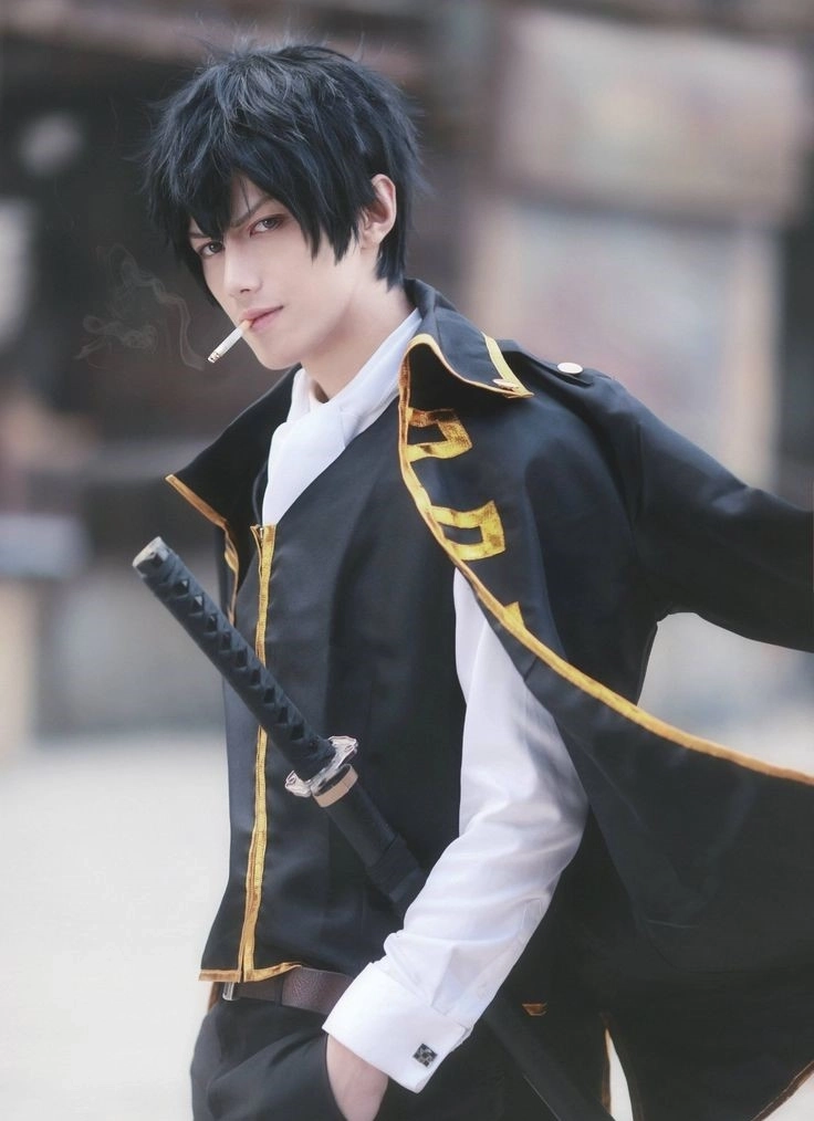 Hijikata cosplay mang lại hình ảnh nghiêm nghị và ngầu lòi
