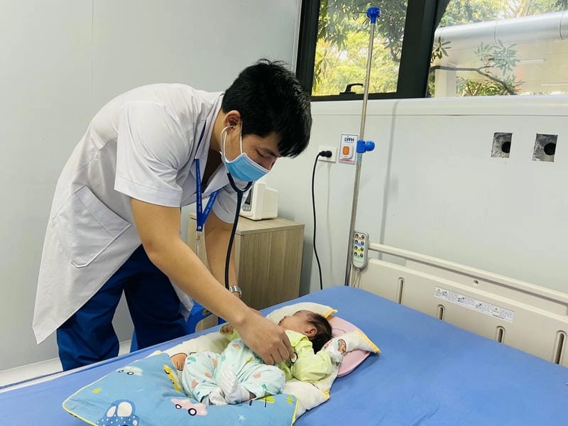 Cảnh báo nguy hiểm khi bé 2 tháng tuổi bị viêm phổi