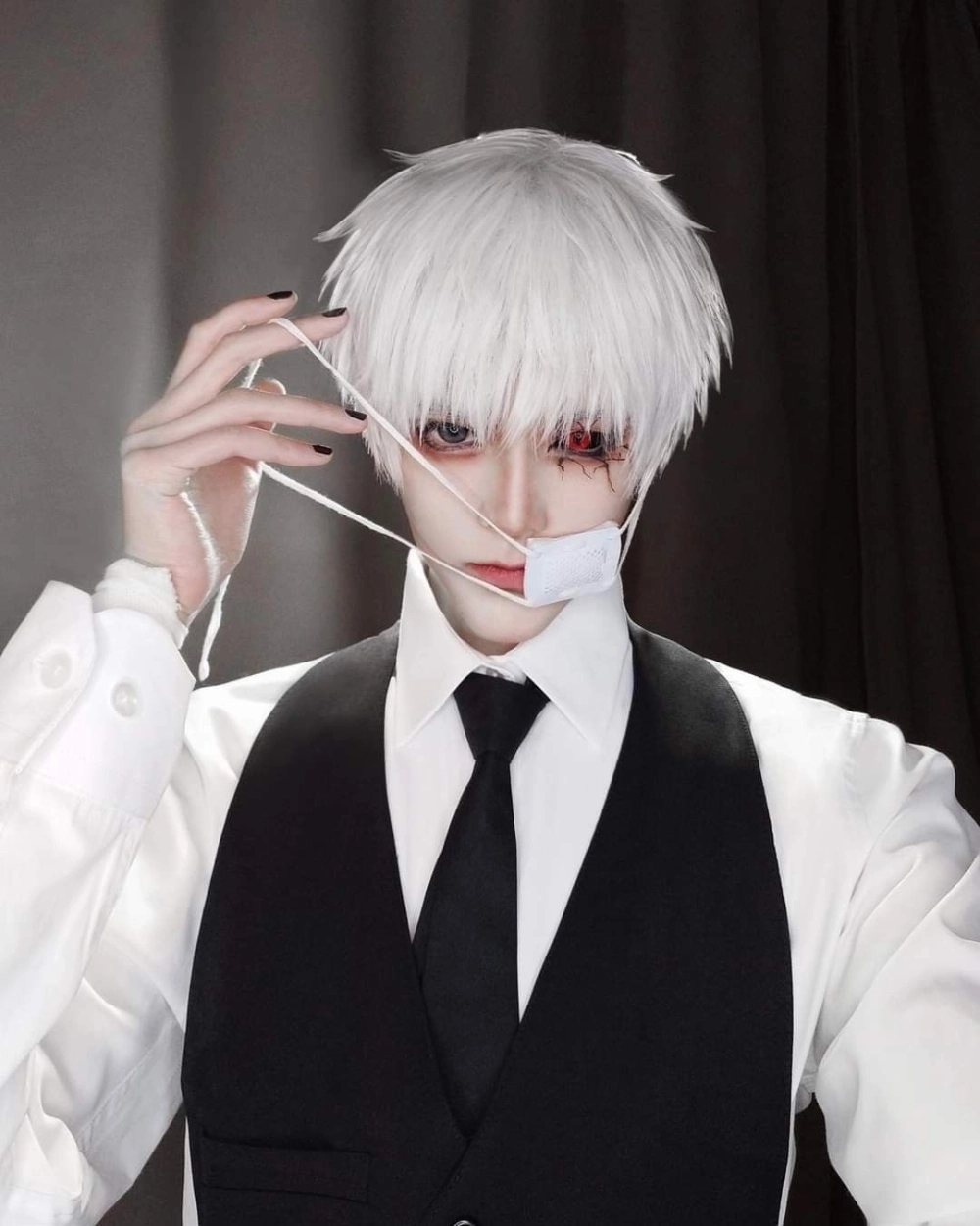 Ken Kaneki cosplay tái hiện hoàn hảo khí chất của nhân vật