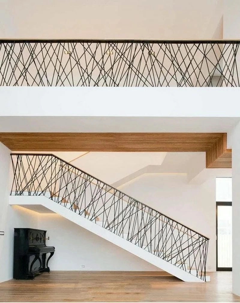lan can sắt cầu thang đơn giản phù hợp với nhà phố hiện đại