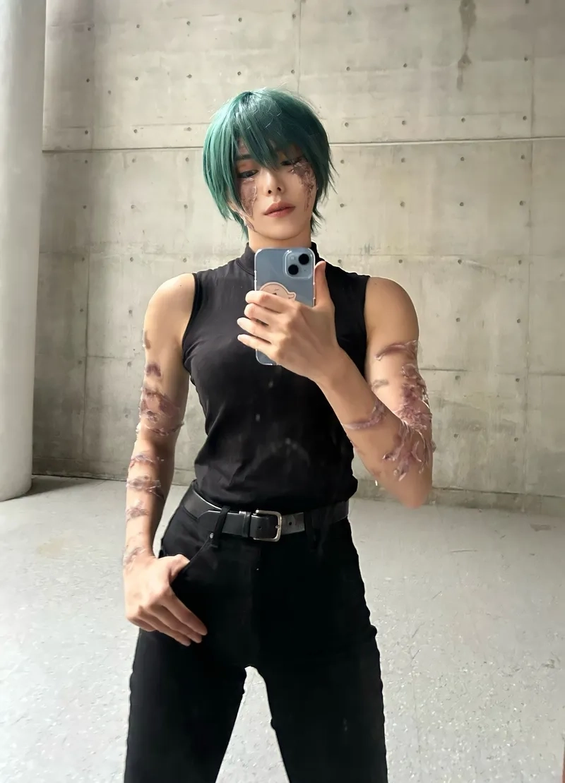 Hóa thân cosplay Maki Zenin đầy ấn tượng và sống động