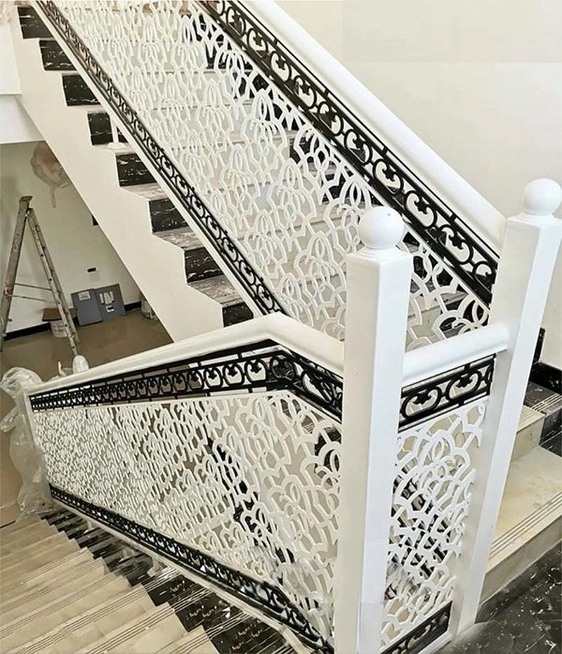 lan can cầu thang sắt hiện đại tôn lên vẻ đẹp kiến trúc mới