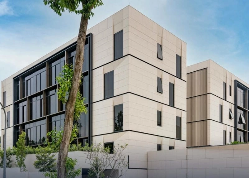 Mặt tiền sang chảnh nhờ gạch thẻ giả đá ốp mặt tiền