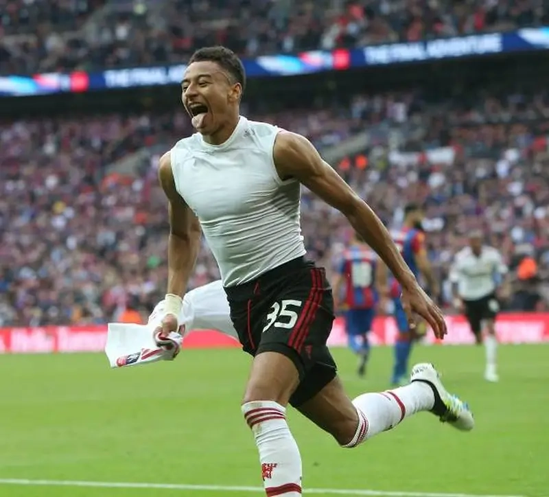 Những pha ăn mừng độc đáo trong meme ăn mừng bàn thắng