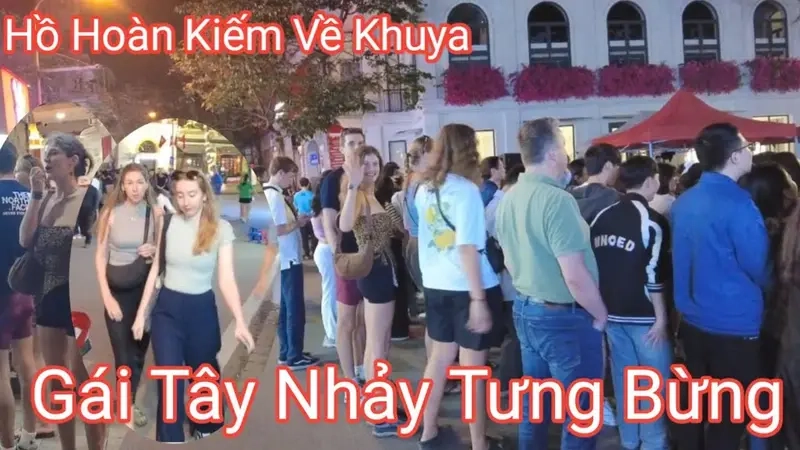 Meme Hà Nội và nét sống động của meme phố đi bộ Hồ Gươm