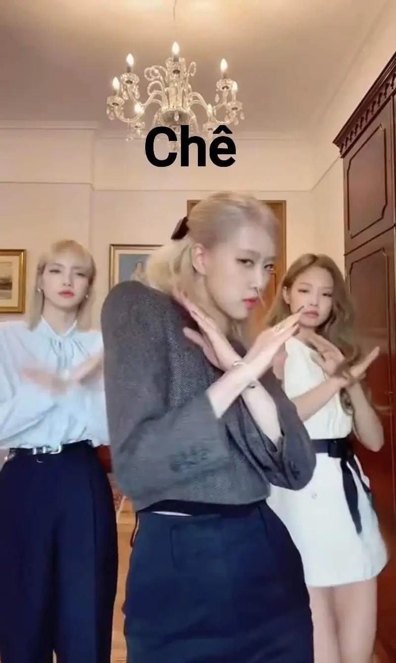 Một cái nhìn meme chê đủ để “hạ gục” đối phương