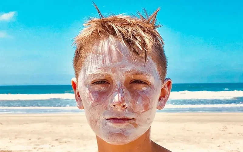 Meme về chăm sóc sắc đẹp không thể thiếu bước bôi kem chống nắng