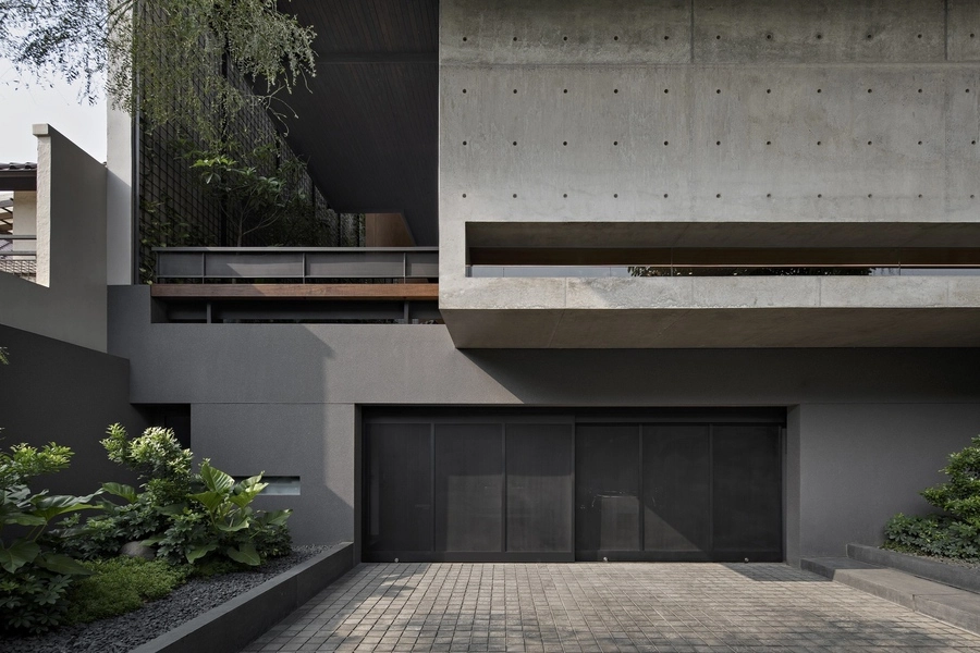 Chiêm ngưỡng mẫu nhà 2 tầng mái thái hiện đại có tầng hầm tiện lợi