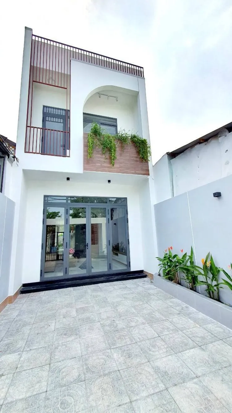 Khám phá mẫu nhà ống 2 tầng mặt tiền 5m đẹp mái bằng