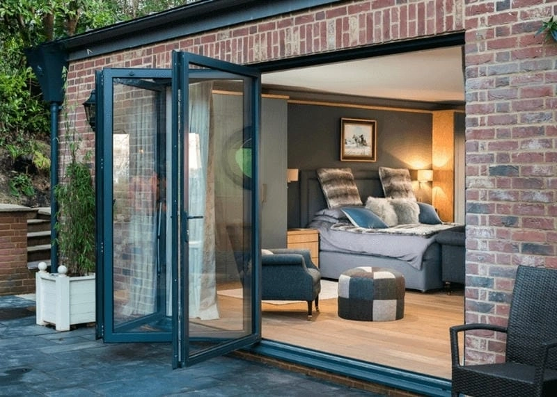 các mẫu cửa kính nhà đẹp phong cách mới trẻ trung tiện nghi