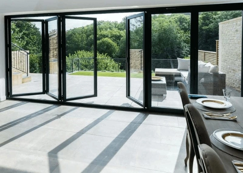 mẫu cửa kính đẹp cho nhà ống lựa chọn hoàn hảo cho mặt tiền