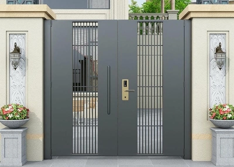 mẫu cửa sắt 4 cánh nhà ống tối ưu không gian hẹp hiện đại