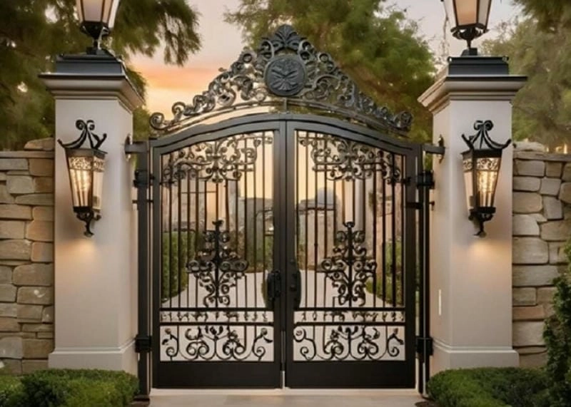 mẫu cửa nhà sắt đẹp chắc chắn tạo điểm nhấn nổi bật