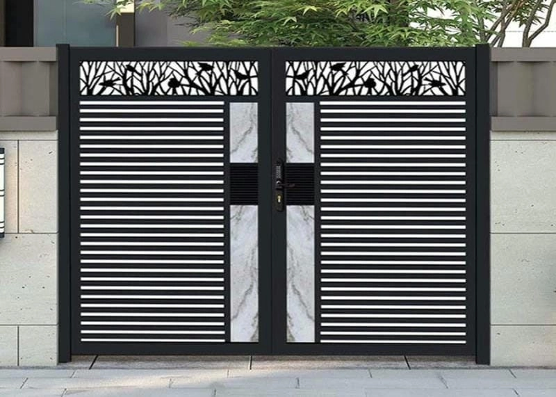 mẫu cửa nhà 4 cánh bằng sắt lựa chọn an toàn bền đẹp