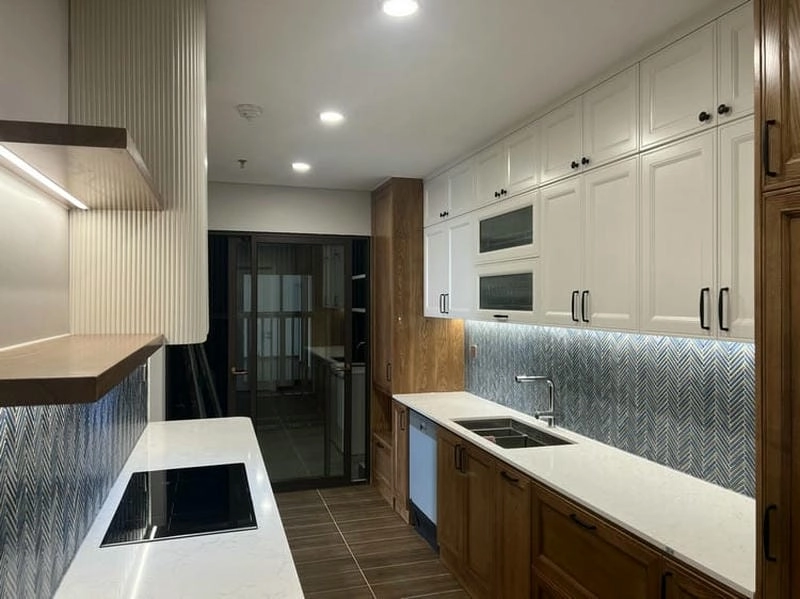 mẫu nhà bếp 12m2 sắp xếp thông minh tiện nghi