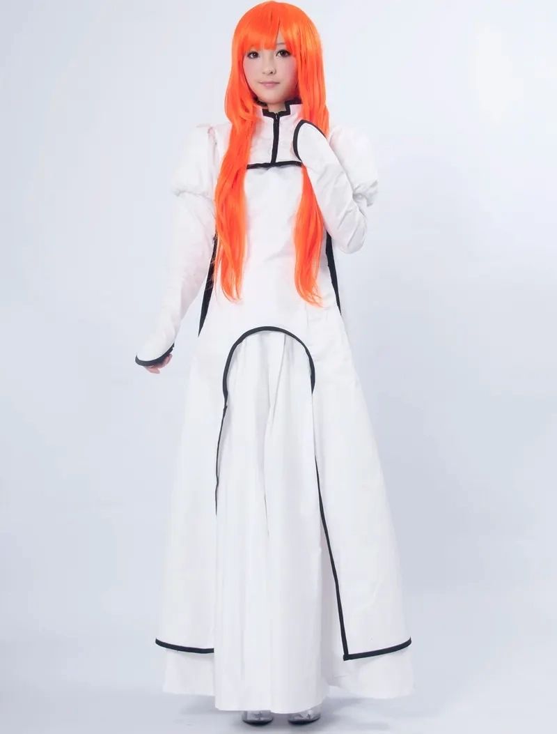 Orihime cosplay hoàn thiện với phụ kiện heal và nụ cười nhẹ nhàng