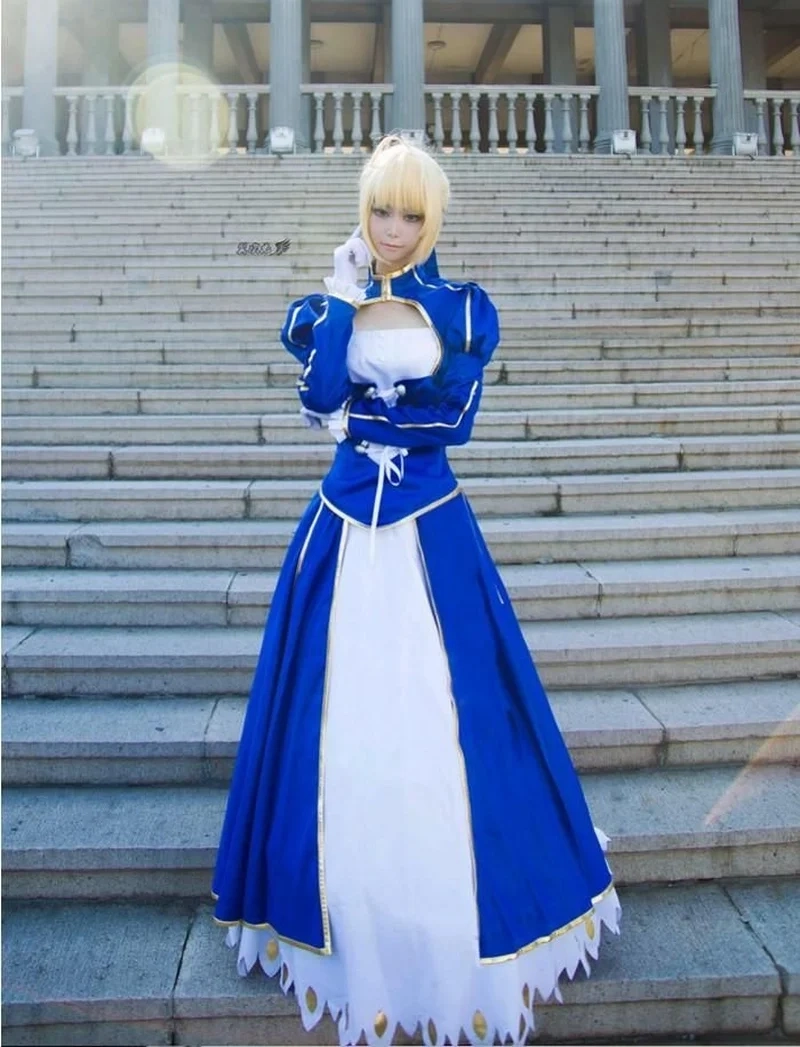 Fate Saber cosplay kết hợp giữa nét mạnh mẽ và nữ tính