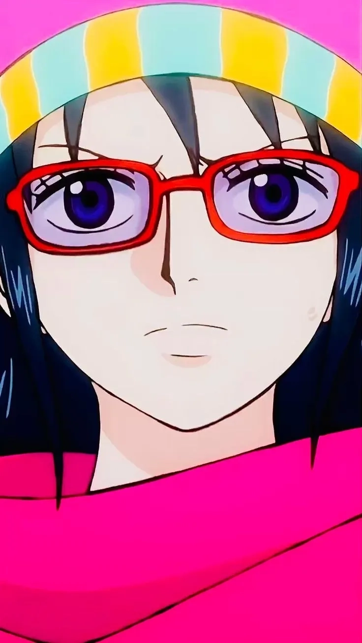 Tashigi cosplay nổi bật với kính trắng và kiếm Shigure