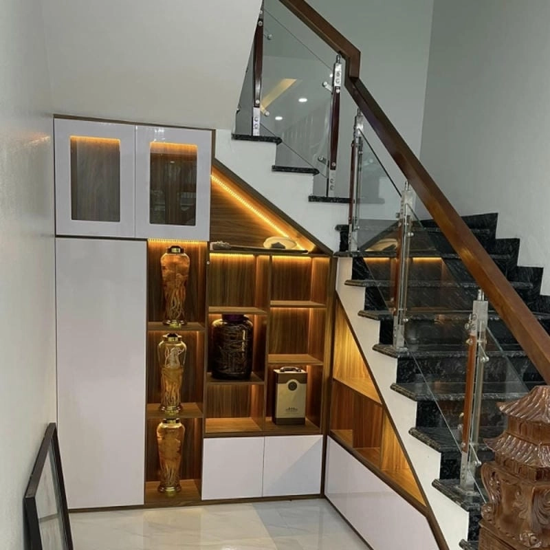 Tối ưu diện tích nhờ thiết kế tủ dưới chân cầu thang