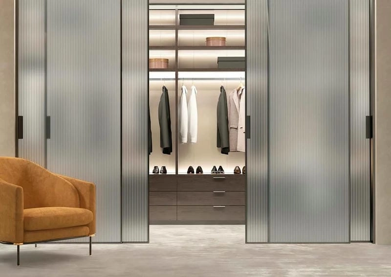 Tận dụng ánh sáng với vách kính di động hiện đại