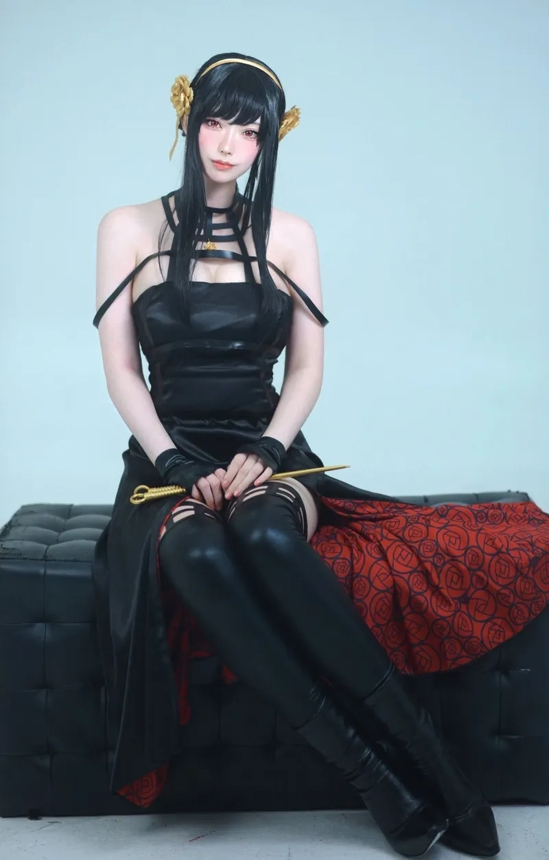 Cosplay Yor Spy x Family mang đến hình tượng người mẹ anh hùng