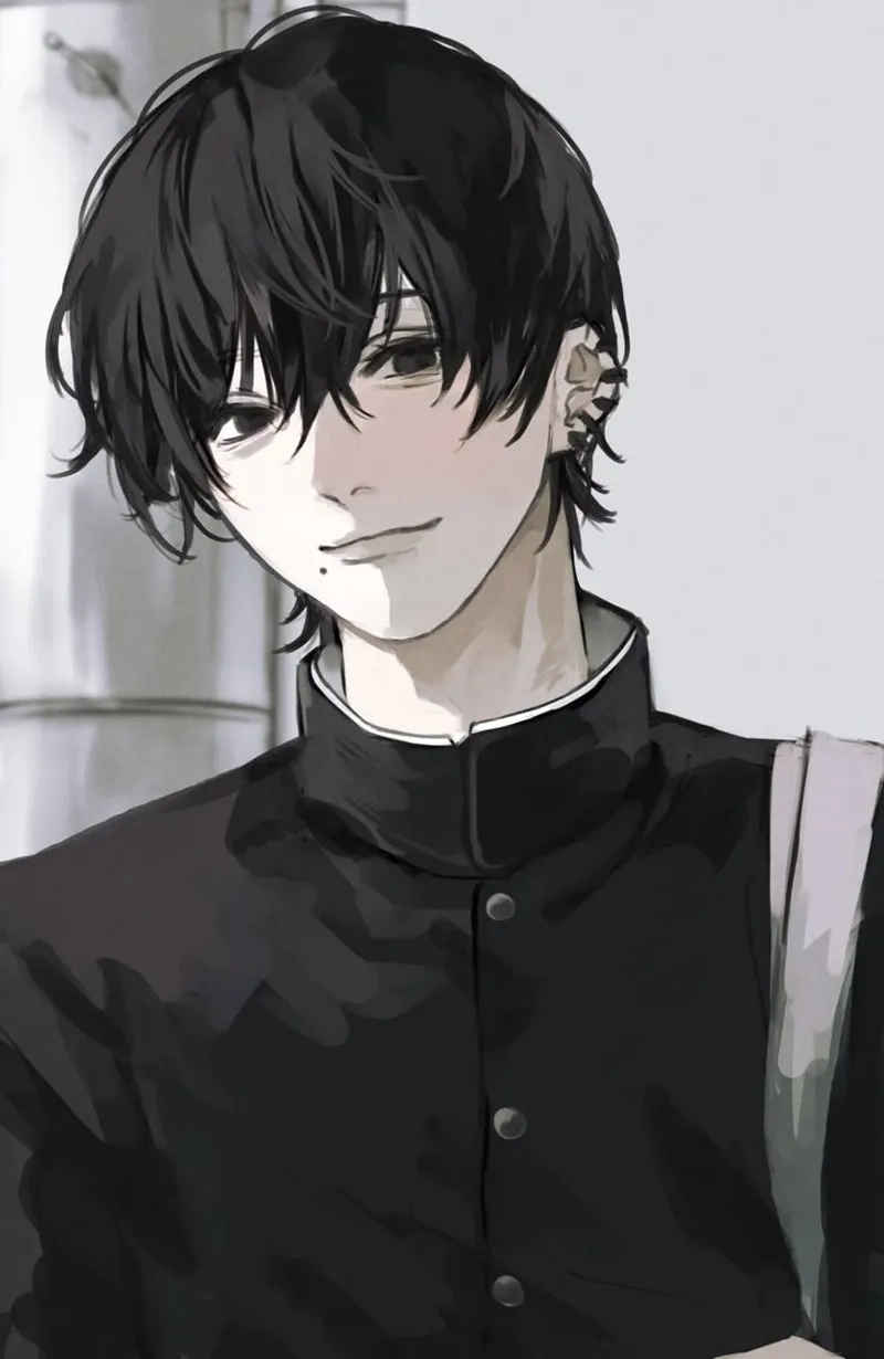 Hirofumi Yoshida có mái tóc đen ngắn và thường mặc áo sơ mi tối màu