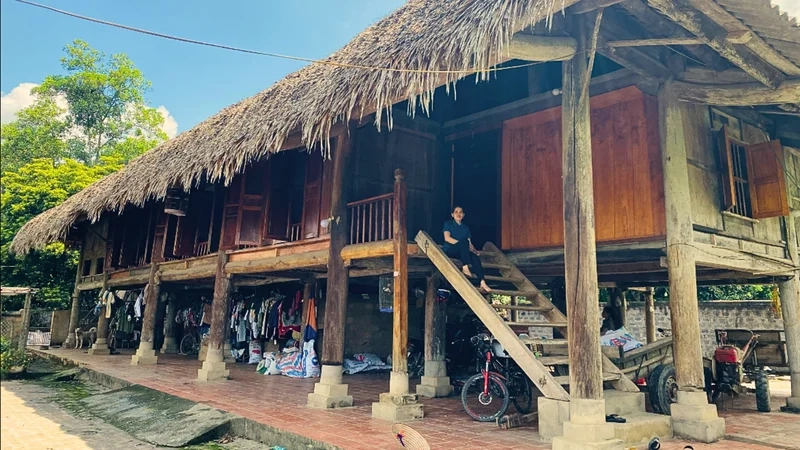 Khám phá những nhà sàn tây nguyên đẹp mang hồn núi rừng