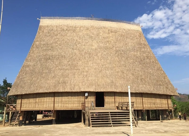 Bài học thú vị khi thuyết trình về nhà sàn tây nguyên