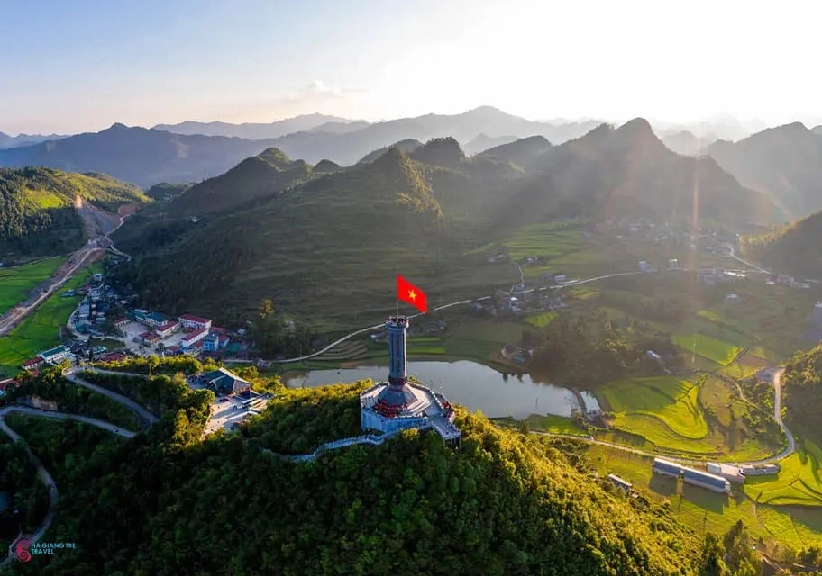 Hình ảnh cột cờ Lũng Cú hùng vĩ đẹp