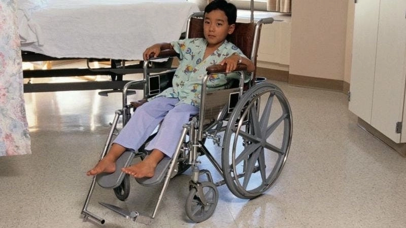 Hình ảnh người bị bại liệt trong sinh hoạt thường ngày