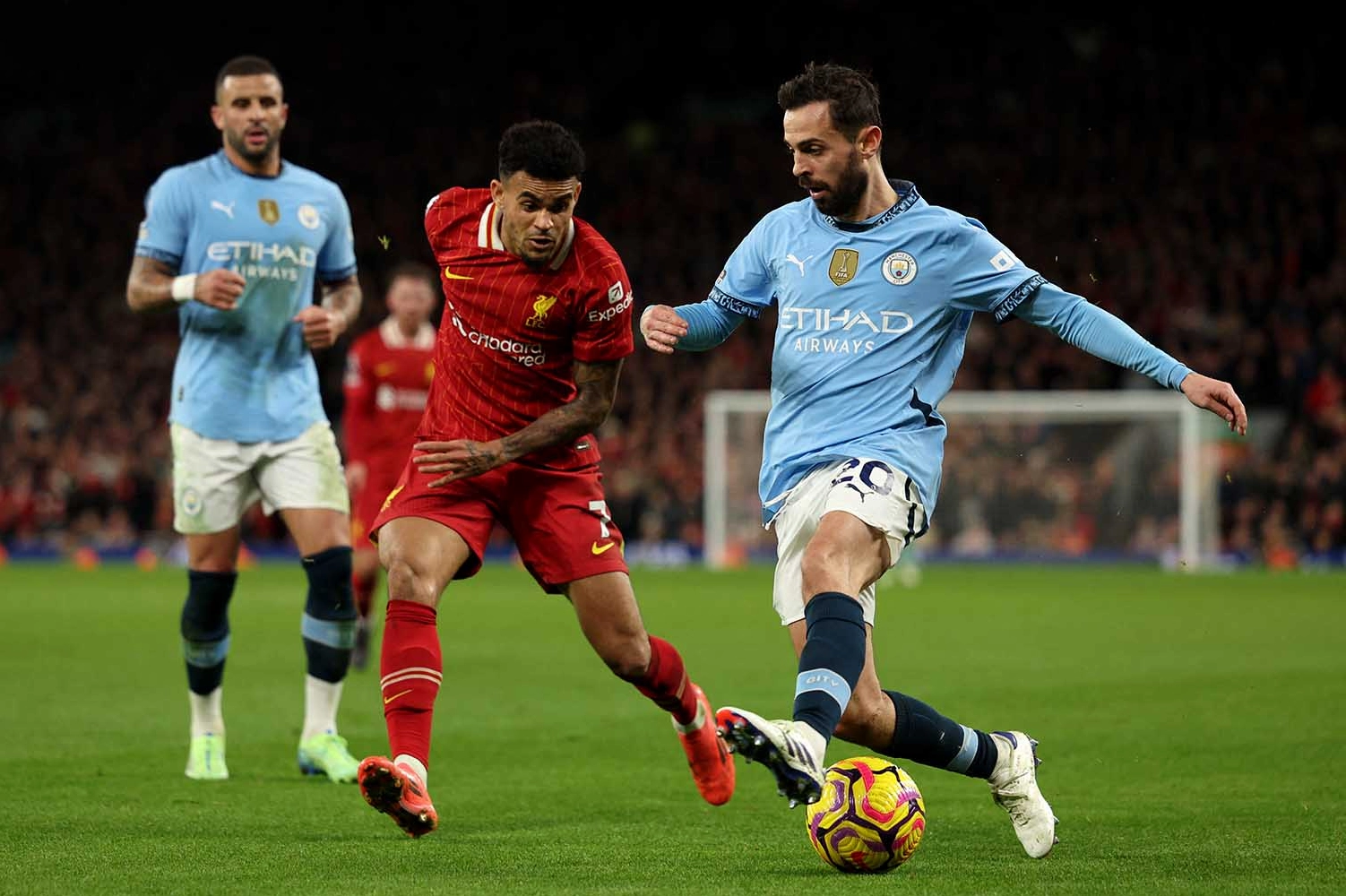 Bernardo Silva tr&aacute;i tim Man City